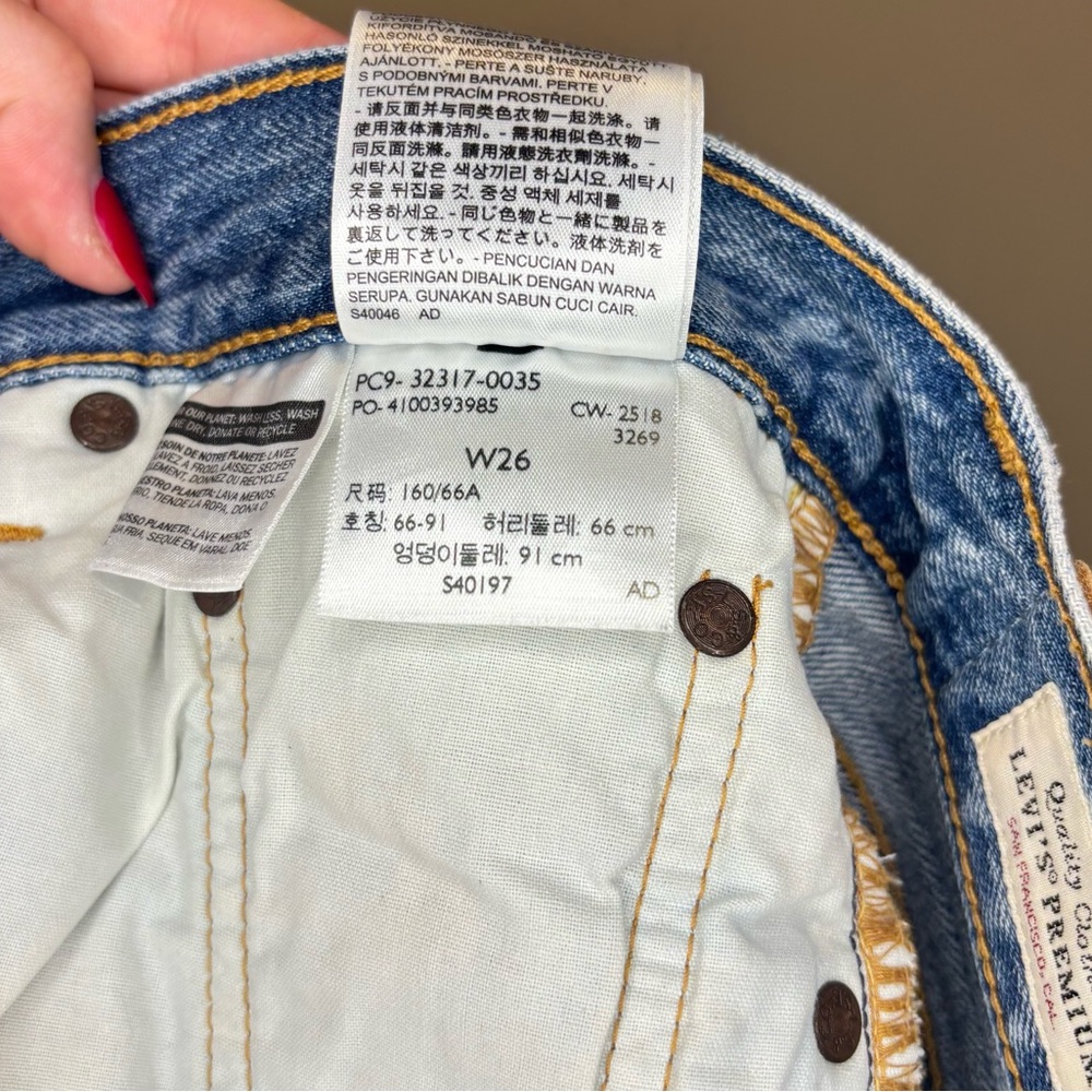 Levi's 501 Jean Shorts Size 26 - Picture 4 of 6